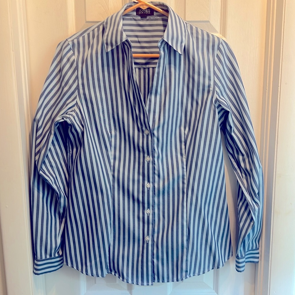 Fitted dress shirt by Jones New York
